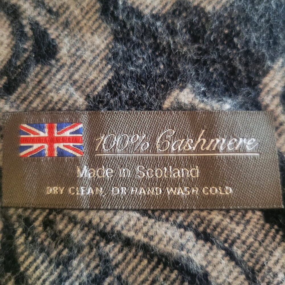 NWOT!! 100% Cashmere Black/Gray Paisley Scarf w/Fringe - made in Scotland - OS - Picture 8 of 11